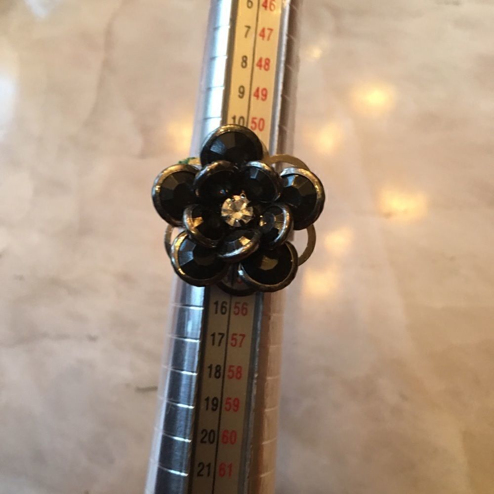 Pretty Black Flower Ring! Adjustable! - Picture 4 of 7